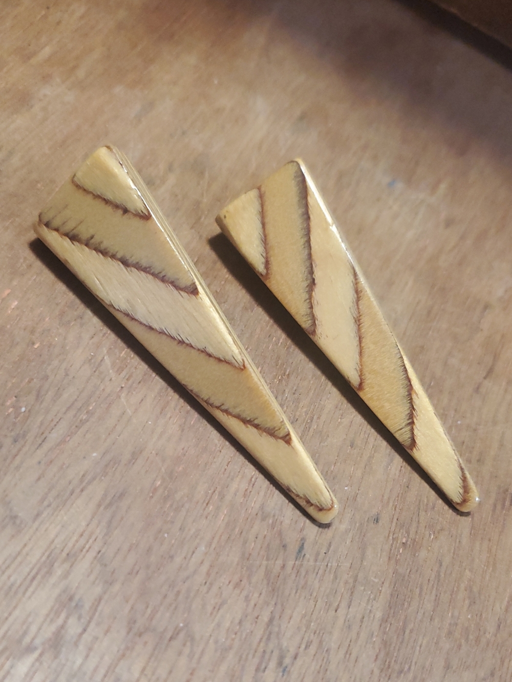 Vintage Lightweight Wood Earrinhs